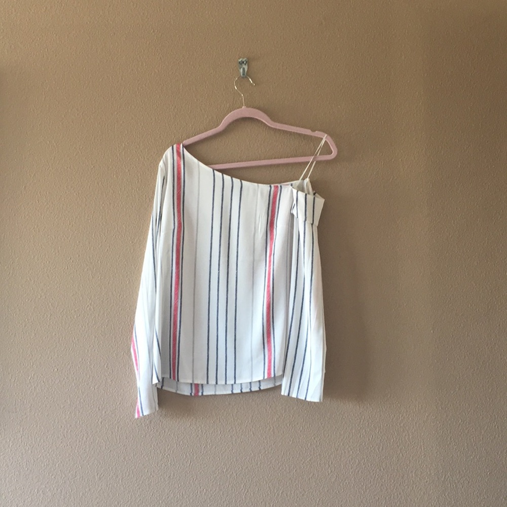 Off shoulder shirt